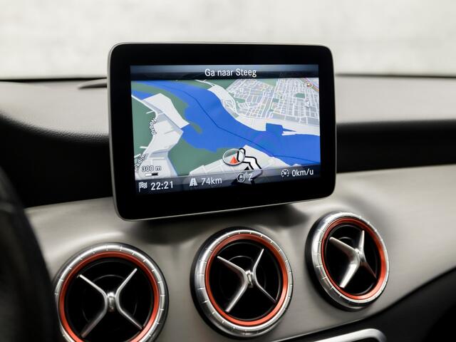 Mercedes-Benz CLA-KLASSE 180 AMG Sport Automaat (SCHUIFDAK, APPLE CARPLAY, GROOT NAVI, LEDER/ALCANTARA, CAMERA, SPORTSTOELEN, STOELVERWARMING, KEYLESS, CRUISE, ZWART HEMEL, NIEUWSTAAT)
