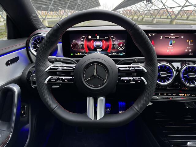 Mercedes-Benz CLA-KLASSE Shooting Brake 250 e Star Edition AMG Line | Panoramaschuifdak | Multibeam LED | Night | Sfeerverlichting | Multispaak Velgen |