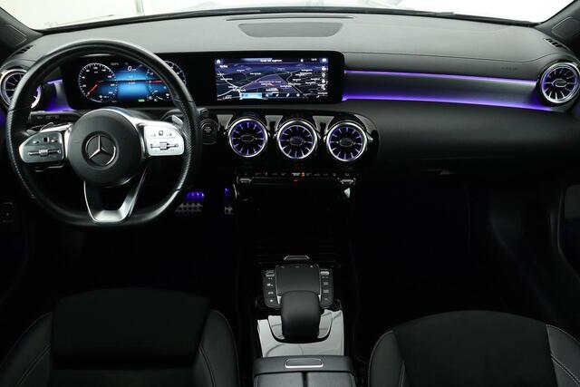 Mercedes-Benz CLA-KLASSE Shooting Brake 250e AMG Night | Carplay | Stoelverwarming | Leder/Alcantara | Sfeerverlichting | Camera | Full LED | Park Assist | 19'' | Widescreen | Navigatie