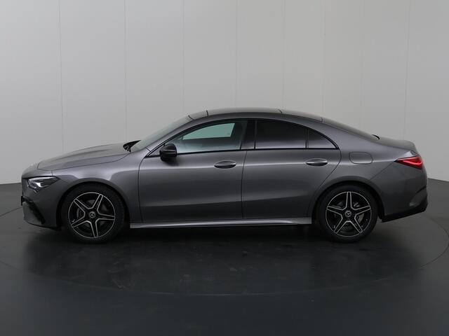 Mercedes-Benz CLA-KLASSE 180 Coupé Star Edition AMG Line | Panoramaschuifdak | Keyless go | Sfeerverlichting | Stoelverwarming | Achteruitrijcamera