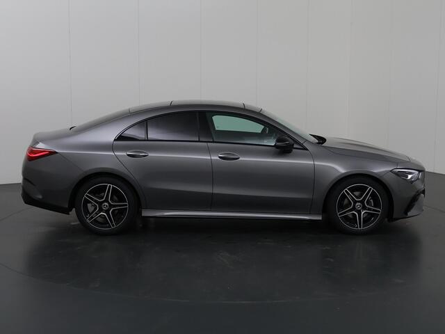 Mercedes-Benz CLA-KLASSE 180 Coupé Star Edition AMG Line | Panoramaschuifdak | Keyless go | Sfeerverlichting | Stoelverwarming | Achteruitrijcamera