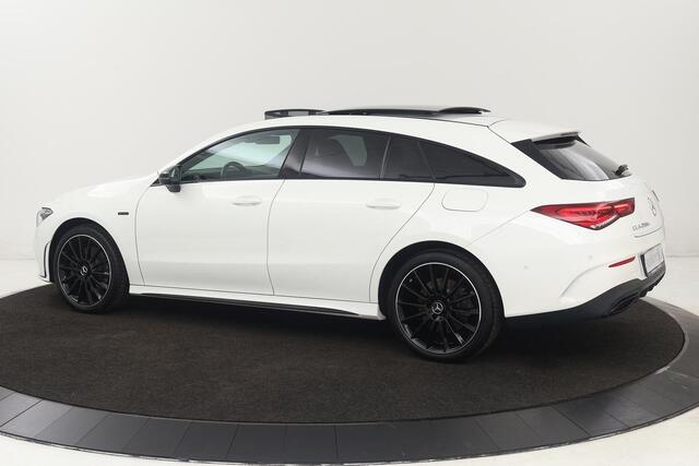Mercedes-Benz CLA-KLASSE Shooting Brake 250e AMG Night | Panoramadak | 360 camera | Stoelverwarming | Carplay | Sfeerverlichting | Leder/Alcantara | Matrix LED