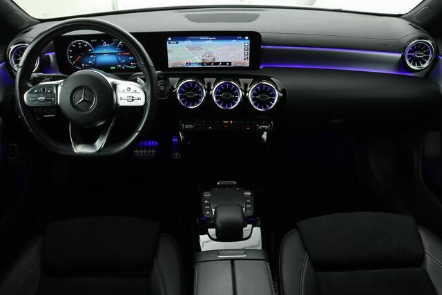 Mercedes-Benz CLA-KLASSE Shooting Brake 250e AMG Night | Panoramadak | 360 camera | Stoelverwarming | Carplay | Sfeerverlichting | Leder/Alcantara | Matrix LED