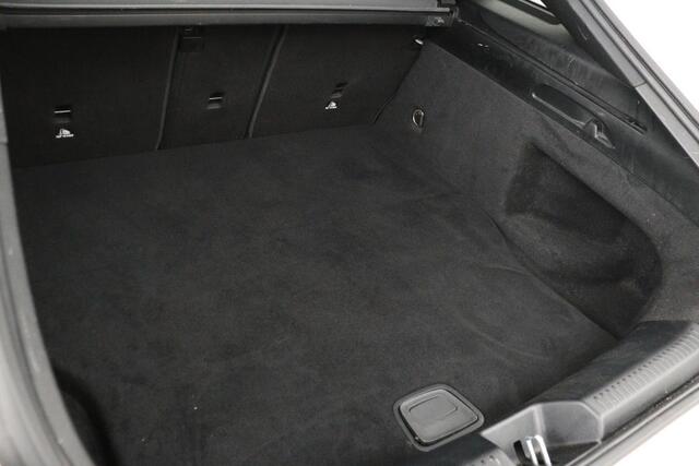 Mercedes-Benz CLA-KLASSE Shooting Brake 250e AMG Night | Panoramadak | 360 camera | Stoelverwarming | Carplay | Sfeerverlichting | Leder/Alcantara | Matrix LED