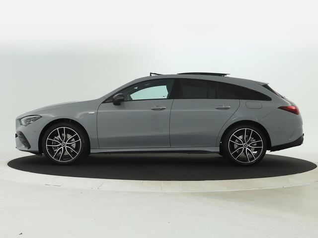 Mercedes-Benz CLA-KLASSE Shooting Brake 250 e Business Solution AMG | Trekhaak | Premium Plus pakket | Parkeerpakket met 360°-camera | KEYLESS-GO | Antidiefstalpakket GUARD 360° Plus | EASY PACK achterklep | Dodehoekassistent |