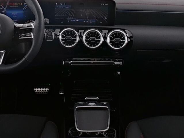 Mercedes-Benz CLA-KLASSE Shooting Brake 250 e AMG Face Lift Plug-In Hybride Edition AMG Nightpakket | Panoramadak | Burmester® | Keyless Go | Stuur- en Stoelverwarming | 360 gr Camera | Inclusief 24 maanden Mercedes-Benz Certified garantie voor Europa.