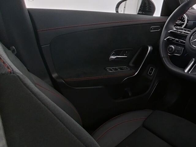 Mercedes-Benz CLA-KLASSE Shooting Brake 250 e AMG Face Lift Plug-In Hybride Edition AMG Nightpakket | Panoramadak | Burmester® | Keyless Go | Stuur- en Stoelverwarming | 360 gr Camera | Inclusief 24 maanden Mercedes-Benz Certified garantie voor Europa.