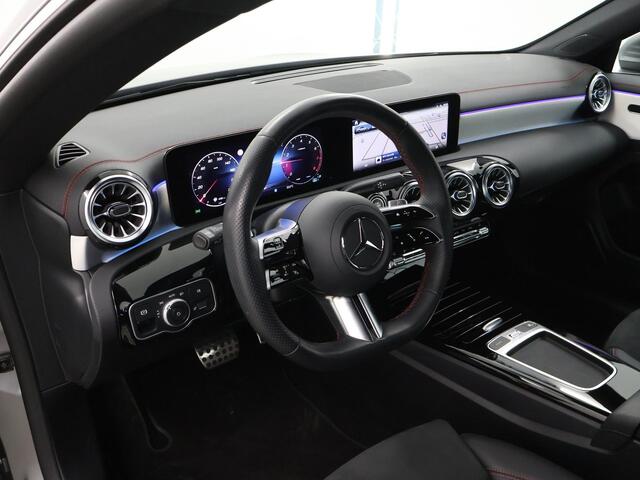 Mercedes-Benz CLA-KLASSE 180 Star Edition AMG Line | Matgrijs | Achteruitrijcamera | Sfeerverlichting | KEYLESS GO | Stoelverwarming