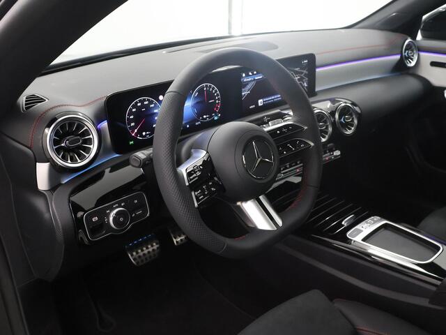 Mercedes-Benz CLA-KLASSE 250 e Shooting Brake Star Edition AMG | Panorama-dak |19" AMG Velgen | Night-pakket | Sfeerverlichting | Stoelverwarming