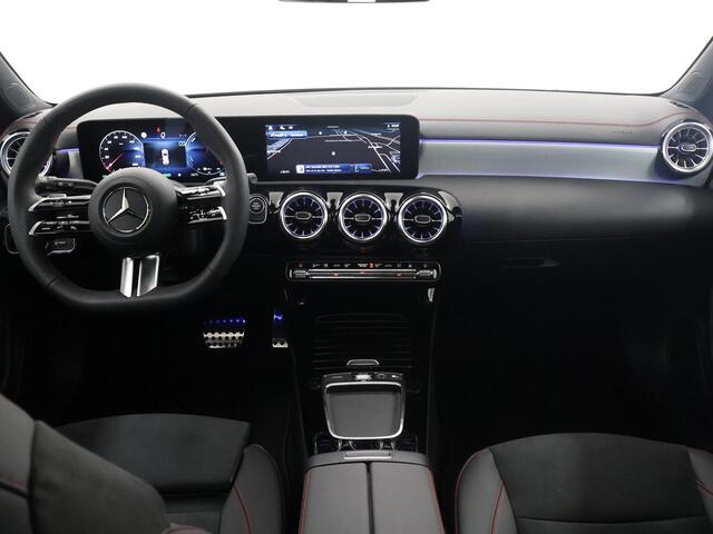 Mercedes-Benz CLA-KLASSE 250 e Shooting Brake Star Edition AMG | Panorama-dak |19" AMG Velgen | Night-pakket | Sfeerverlichting | Stoelverwarming
