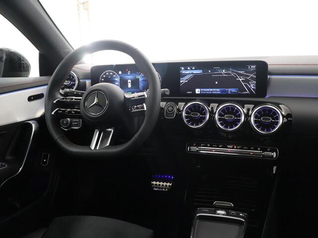 Mercedes-Benz CLA-KLASSE 250 e Shooting Brake Star Edition AMG | Panorama-dak |19" AMG Velgen | Night-pakket | Sfeerverlichting | Stoelverwarming