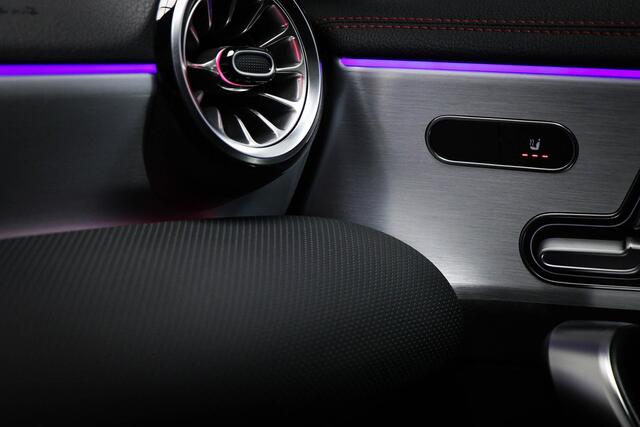 Mercedes-Benz CLA-KLASSE Shooting Brake 180 Business Solution AMG BUSINESS PLUS PACK | PANORAMADAK | WIDESCREEN | 18"