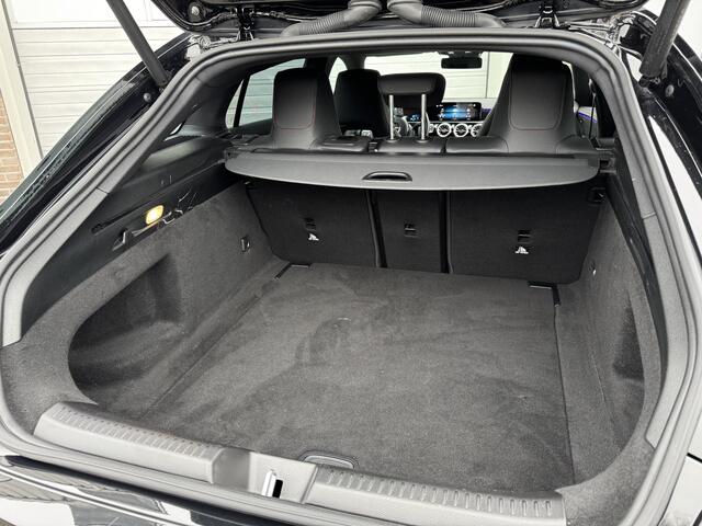 Mercedes-Benz CLA-KLASSE Shooting Brake 180 AMG Line | Night Pakket | MULTIBEAM LED Koplampen |
