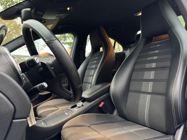Mercedes-Benz CLA-KLASSE 180/AUTOMAAT/NAV/XEN/LED/HLEER