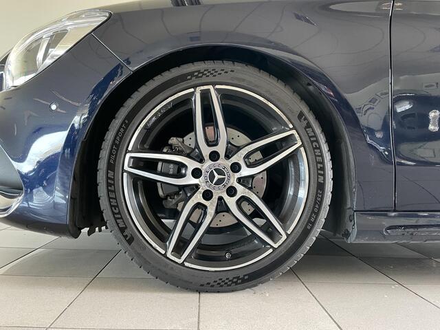 Mercedes-Benz CLA-KLASSE Shooting Brake 180 Business Solution AMG | Carplay | Parkeercamera | Stoelverwarming | Airco | Cruise Control