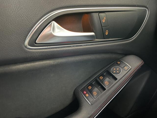 Mercedes-Benz CLA-KLASSE Shooting Brake 180 Business Solution AMG | Carplay | Parkeercamera | Stoelverwarming | Airco | Cruise Control