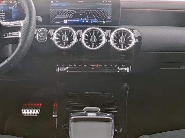 Mercedes-Benz CLA-KLASSE Shooting Brake 250 e AMG Face Lift Plug-In Hybride | AMG Line Advanced Plus | Night Pakket | 11 kW Laden | Dodehoek assist | Sfeerverlichting | Inclusief 24 maanden MB Certified garantie voor Europa.