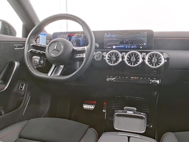 Mercedes-Benz CLA-KLASSE Shooting Brake 250 e AMG Face Lift Plug-In Hybride | AMG Line Advanced Plus | Night Pakket | 11 kW Laden | Dodehoek assist | Sfeerverlichting | Inclusief 24 maanden MB Certified garantie voor Europa.