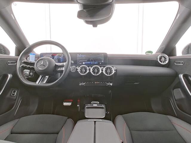 Mercedes-Benz CLA-KLASSE Shooting Brake 250 e AMG Face Lift Plug-In Hybride | AMG Line Advanced Plus | Night Pakket | 11 kW Laden | Dodehoek assist | Sfeerverlichting | Inclusief 24 maanden MB Certified garantie voor Europa.
