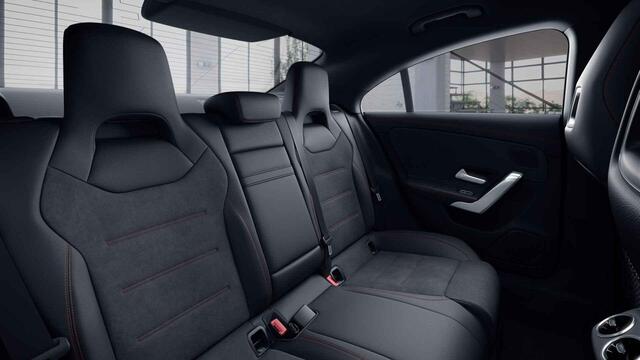 Mercedes-Benz CLA-KLASSE 200 Business Solution AMG | Night | Stoelverwarming | Achteruitrijcamera | Widescreen | Sfeerverlichting |