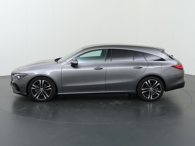 Mercedes-Benz CLA-KLASSE Shooting Brake 180 Star Edition Luxury Line | Widescreen | Camera | Stoelverwarming | Sfeerverlichting | Ele. kofferdeksel | Multibeam-Led | Comfortstoelen | Draadloze tel.lader | Keyless start | 18" Lichtmetaal |