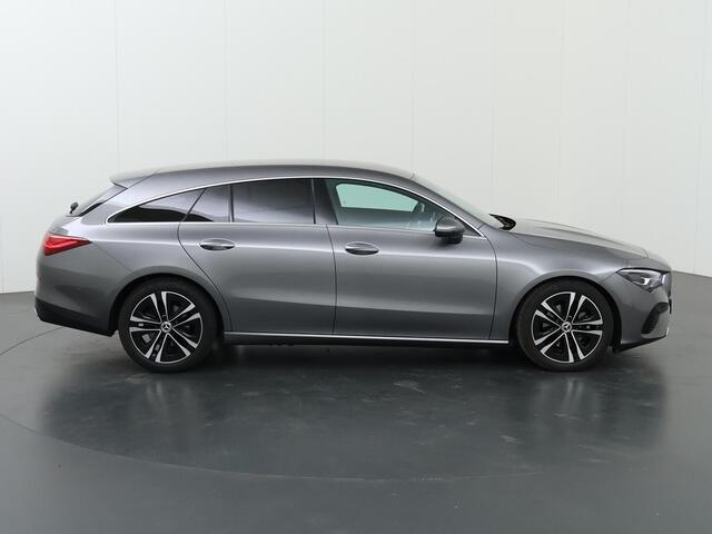 Mercedes-Benz CLA-KLASSE Shooting Brake 180 Star Edition Luxury Line | Widescreen | Camera | Stoelverwarming | Sfeerverlichting | Ele. kofferdeksel | Multibeam-Led | Comfortstoelen | Draadloze tel.lader | Keyless start | 18" Lichtmetaal |
