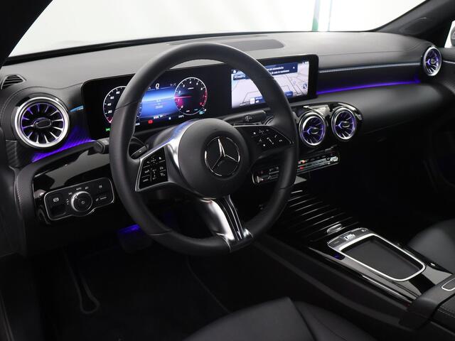 Mercedes-Benz CLA-KLASSE Shooting Brake 180 Star Edition Luxury Line | Widescreen | Camera | Stoelverwarming | Sfeerverlichting | Ele. kofferdeksel | Multibeam-Led | Comfortstoelen | Draadloze tel.lader | Keyless start | 18" Lichtmetaal |