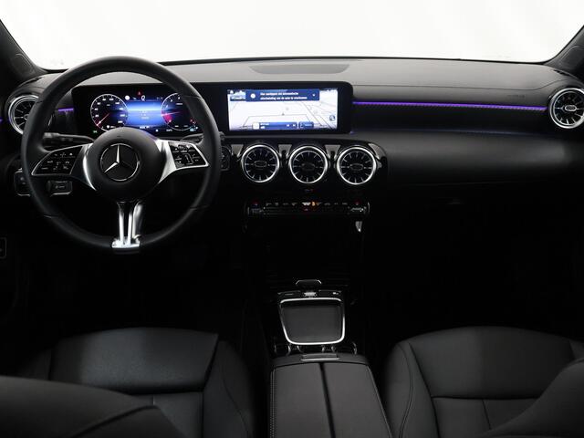 Mercedes-Benz CLA-KLASSE Shooting Brake 180 Star Edition Luxury Line | Widescreen | Camera | Stoelverwarming | Sfeerverlichting | Ele. kofferdeksel | Multibeam-Led | Comfortstoelen | Draadloze tel.lader | Keyless start | 18" Lichtmetaal |
