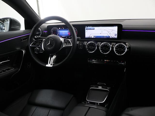 Mercedes-Benz CLA-KLASSE Shooting Brake 180 Star Edition Luxury Line | Widescreen | Camera | Stoelverwarming | Sfeerverlichting | Ele. kofferdeksel | Multibeam-Led | Comfortstoelen | Draadloze tel.lader | Keyless start | 18" Lichtmetaal |