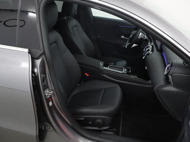 Mercedes-Benz CLA-KLASSE Shooting Brake 180 Star Edition Luxury Line | Widescreen | Camera | Stoelverwarming | Sfeerverlichting | Ele. kofferdeksel | Multibeam-Led | Comfortstoelen | Draadloze tel.lader | Keyless start | 18" Lichtmetaal |