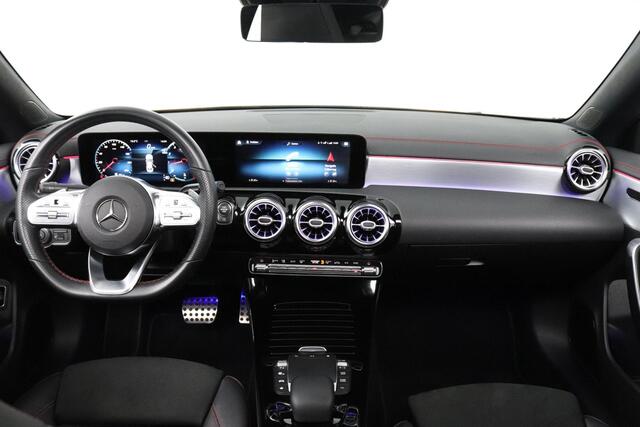 Mercedes-Benz CLA-KLASSE 200 Business Solution AMG | Widescreen| Sfeerverlichting| MultiBeam LED| Panoramadak |