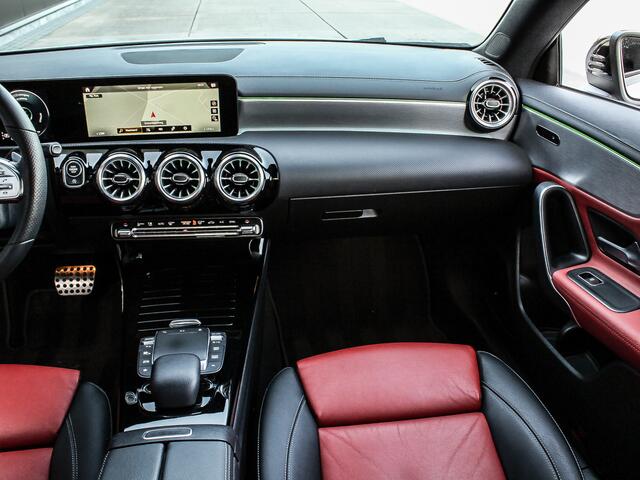 Mercedes-Benz CLA-KLASSE 200 AMG Line 164PK Automaat | MBUX | LED KOPLAMPEN | AMBIENTE VERLICHTING | SMARTPHONE INTEGRATIE | NIGHT PAKKET |