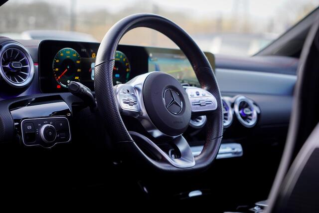 Mercedes-Benz CLA-KLASSE 250 e AMG Line Night / Pano / Sfeerverlichting