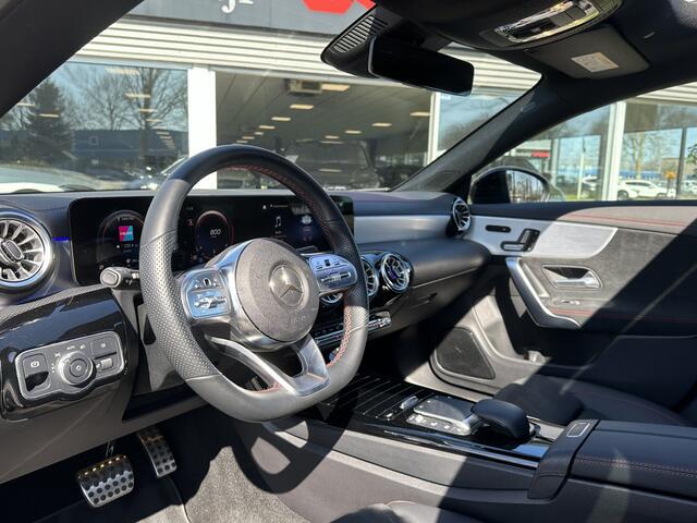 Mercedes-Benz CLA-KLASSE Shooting Brake 180 AMG-Line | Memory | Sfeer | Panodak | Keyless
