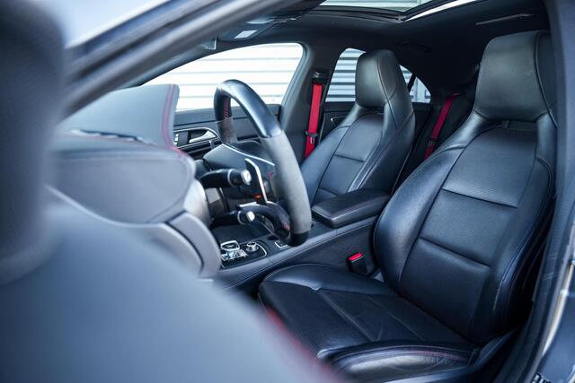 Mercedes-Benz CLA-KLASSE AMG 45 4MATIC Ambition Pano Airco Navi 19"L.M. Parkeersensoren Stoelverw.