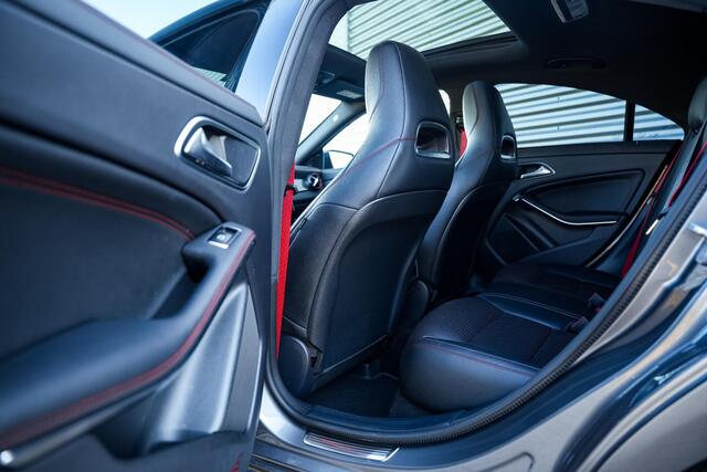 Mercedes-Benz CLA-KLASSE AMG 45 4MATIC Ambition Pano Airco Navi 19"L.M. Parkeersensoren Stoelverw.