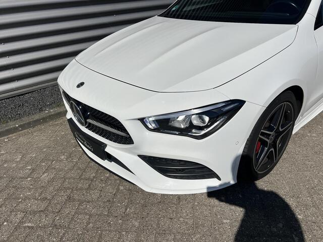 Mercedes-Benz CLA-KLASSE 200 AMG Panorama Camera Night Sfeer