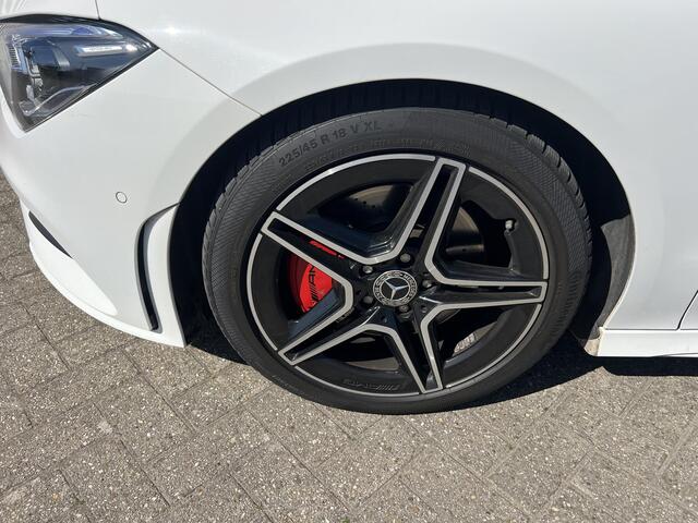 Mercedes-Benz CLA-KLASSE 200 AMG Panorama Camera Night Sfeer