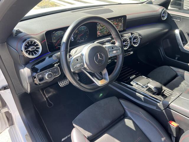 Mercedes-Benz CLA-KLASSE 200 AMG Panorama Camera Night Sfeer