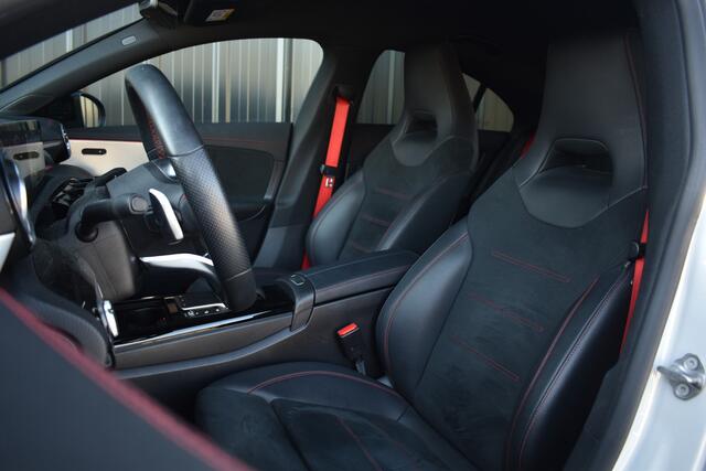 Mercedes-Benz CLA-KLASSE 180 AMG Line | 45 UITVOERING | AMBIANCE VERLICHTING | CRUISE CONTROL | SPORTSTOELEN