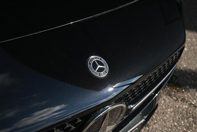 Mercedes-Benz CLA-KLASSE 180 Star Edition AMG Line | Night Pakket | Panoramadak | MULTIBEAM LED Koplampen | Dodehoekassistent | Apple CarPlay | Android Auto | Sfeerverlichting | Stoelverwarming | Achteruitrijcamera | Parkeersensoren |