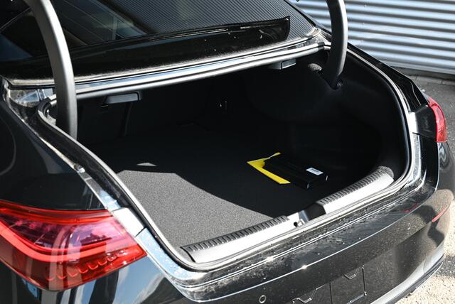 Mercedes-Benz CLA-KLASSE 180 Star Edition AMG Line | Night Pakket | Panoramadak | MULTIBEAM LED Koplampen | Dodehoekassistent | Apple CarPlay | Android Auto | Sfeerverlichting | Stoelverwarming | Achteruitrijcamera | Parkeersensoren |