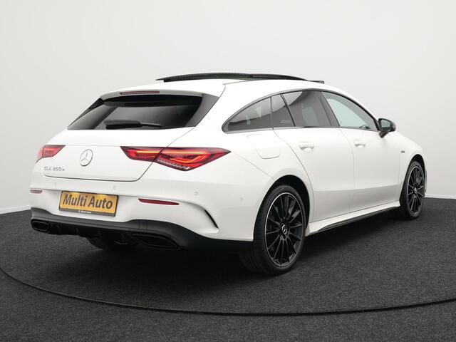 Mercedes-Benz CLA-KLASSE Shooting Brake 250 e AMG Night Plug in Hybrid Dealer O.H. 218pk PHEV | Panodak | Alcantara Sportstoelen Verwarmd | Widescreen Navi | Sfeerverlichting | Navigatie | Apple Carplay | Camera | DAB |