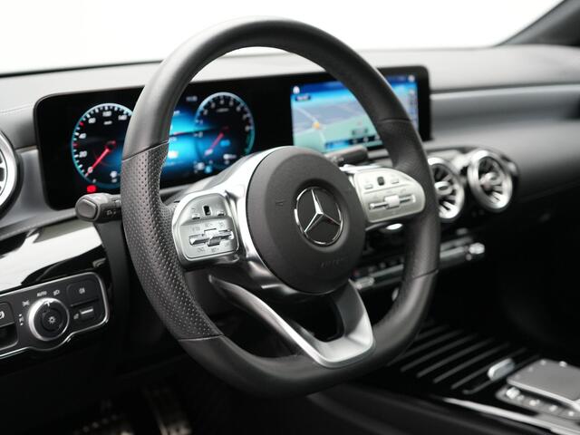 Mercedes-Benz CLA-KLASSE Shooting Brake 250 e AMG Night Plug in Hybrid Dealer O.H. 218pk PHEV | Panodak | Alcantara Sportstoelen Verwarmd | Widescreen Navi | Sfeerverlichting | Navigatie | Apple Carplay | Camera | DAB |