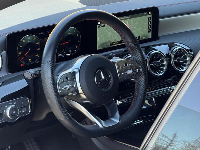 Mercedes-Benz CLA-KLASSE Shooting Brake 180 Business Line Panodak / LED / Navi / Carplay / Half Leer / Stoelverwarming