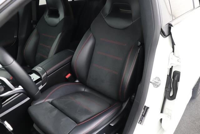 Mercedes-Benz CLA-KLASSE 180d Aut. AMG Night-Pakket Camera Carplay Sfeerverlichting