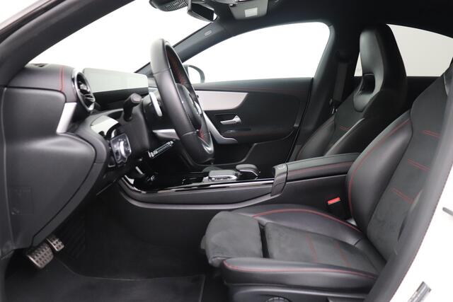 Mercedes-Benz CLA-KLASSE 180d Aut. AMG Night-Pakket Camera Carplay Sfeerverlichting