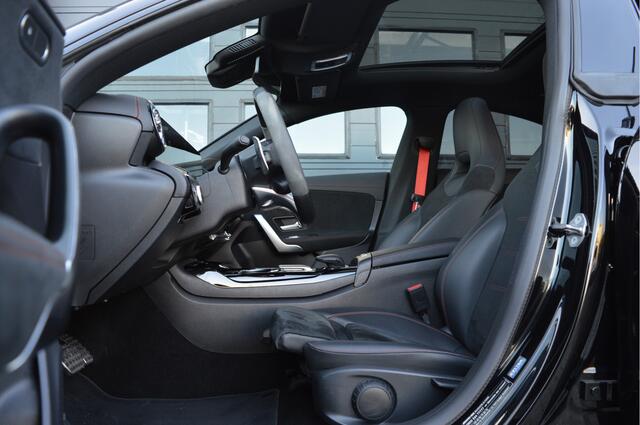 Mercedes-Benz CLA-KLASSE AMG 35 4MATIC | PANO | ACC | CAM | SFEERVERLICHTING |