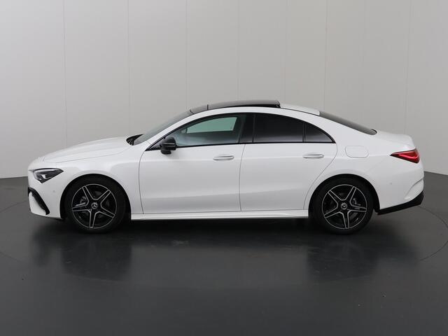 Mercedes-Benz CLA-KLASSE 180 AMG Line | Panoramadak | Sfeerverlichting | Nightpakket | Stoelverwarming | Multimedia Systeem Groot |