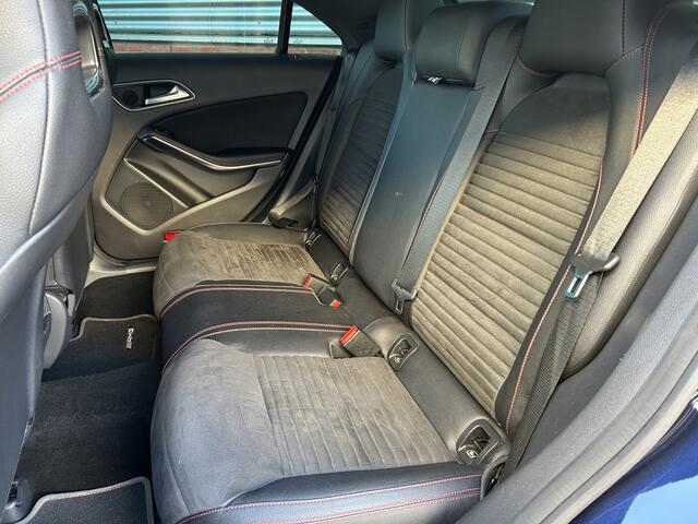 Mercedes-Benz CLA-KLASSE 180 Business Solution AMG Upgrade Edition | Automaat | Camera | Stoelverw |